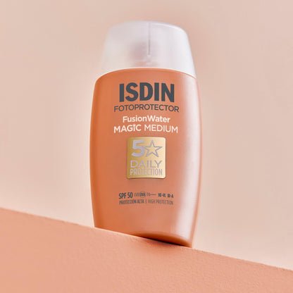 ISDIN Fotoprotector Fusion Water MAGIC Medium SPF 50, Protector Solar Facial Ultraligero Con Color, Crema Solar Que Unifica El Tono Y Protege Con Tecnología Full Spectrum, En 3 Tonos -50 ml