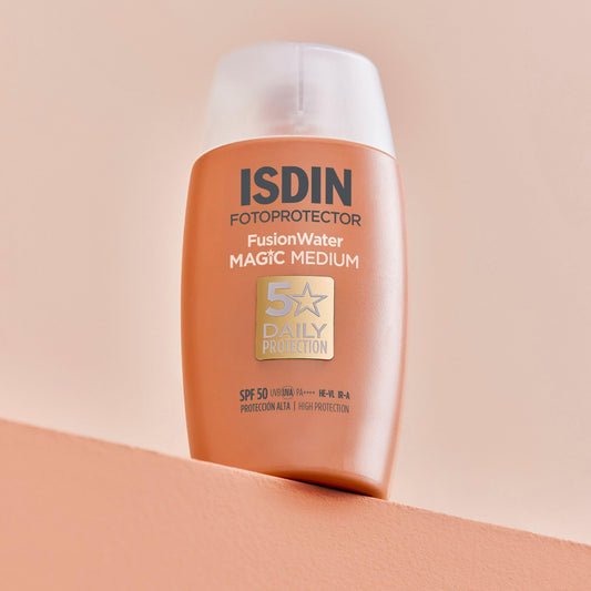 ISDIN Fotoprotector Fusion Water MAGIC Medium SPF 50, Protector Solar Facial Ultraligero Con Color, Crema Solar Que Unifica El Tono Y Protege Con Tecnología Full Spectrum, En 3 Tonos -50 ml